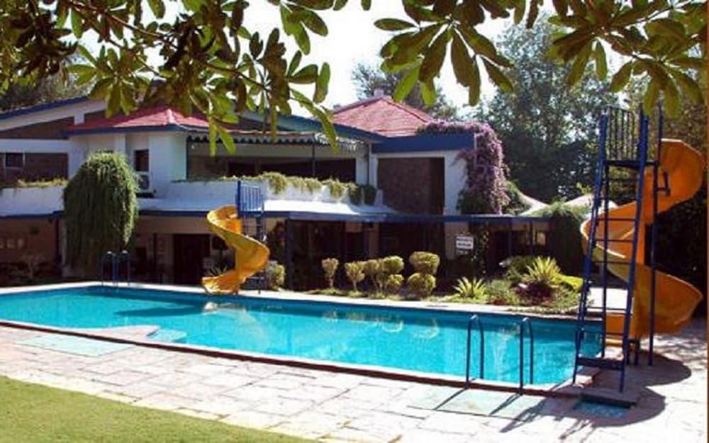 Best Western Resort Country Club Gurgaon Luaran gambar
