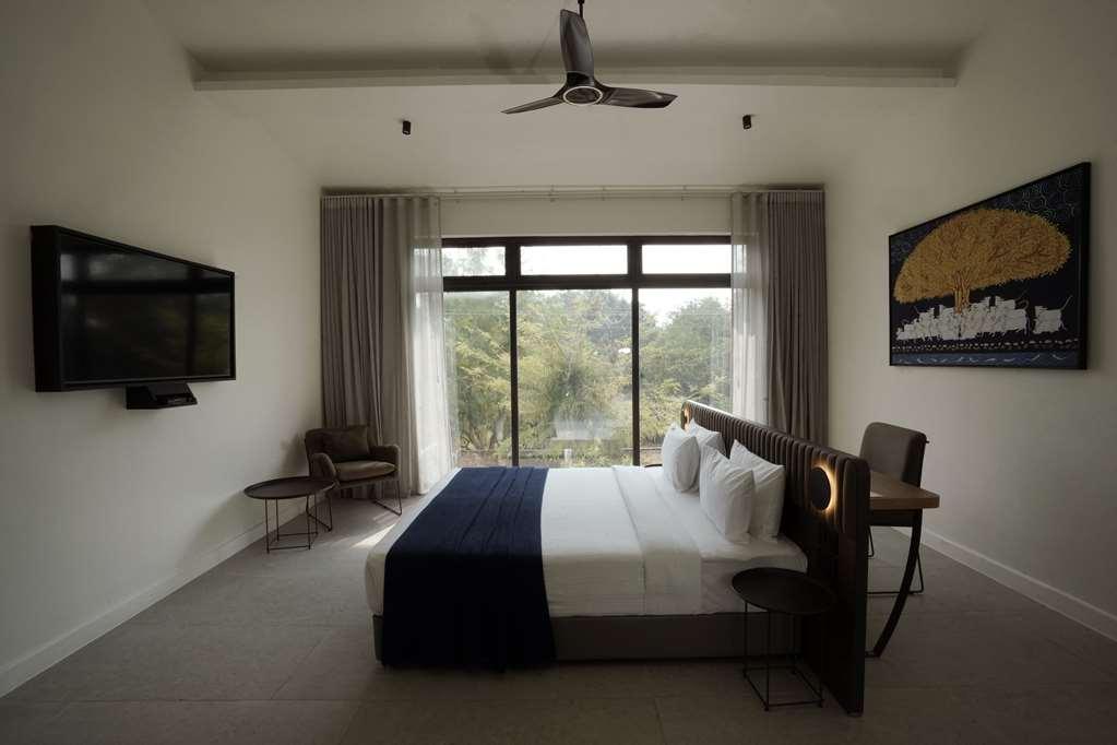 Best Western Resort Country Club Gurgaon Bilik gambar