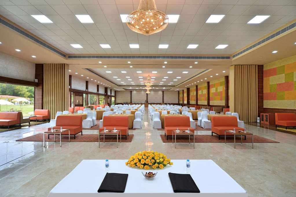 Best Western Resort Country Club Gurgaon Kemudahan gambar